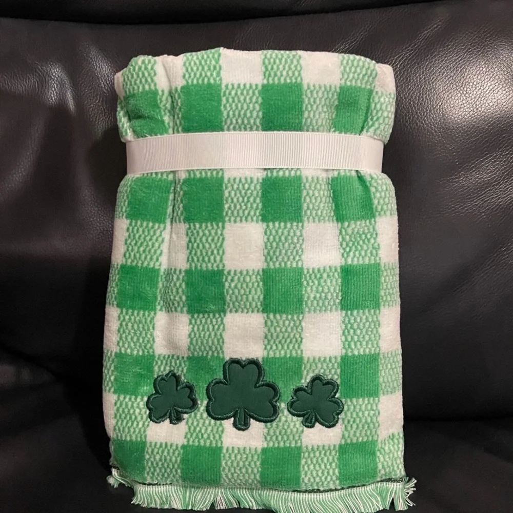 CARO HOME St Patricks Shamrock Hand Towels, Set of 2